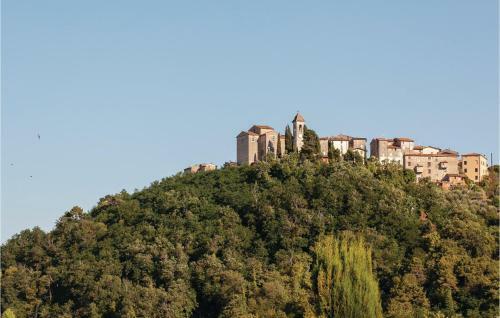 Two-bedroom Holiday Home In Castelvecchio Di Comp.