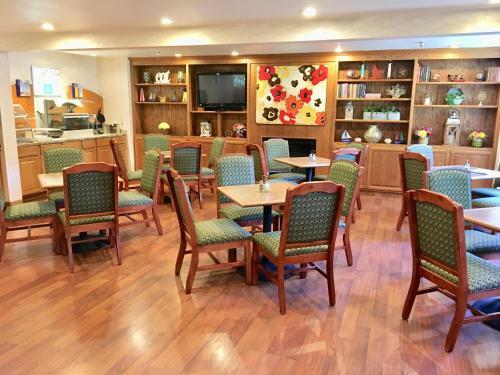 Guesthouse Inn & Suites Hotel