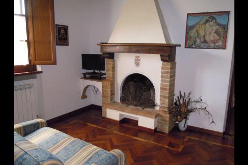 Le Casine-perignano-spinelli Apartment Sleeps 9