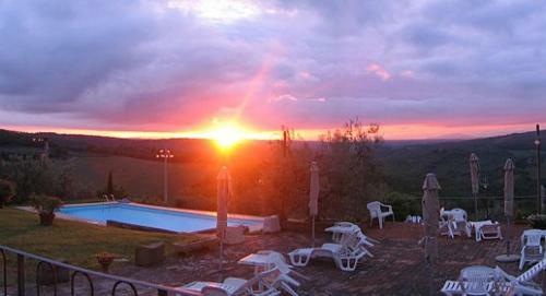 Piazza Al Serchio Villa Sleeps 4 Pool Wifi