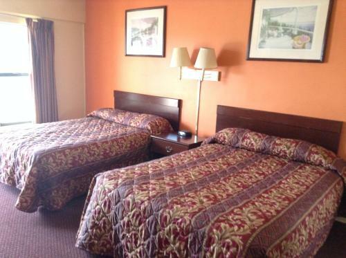 Nassau Holiday Motel