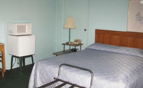Holiday Host Motel