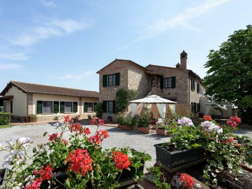 Modern Holiday Home In Foiano Della Chiana With Pool