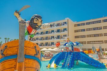 Anastasia Hotel(.)