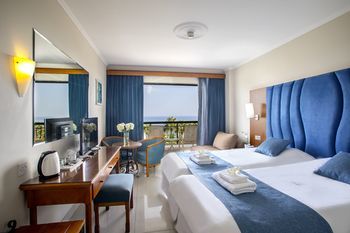 Anastasia Hotel(.)