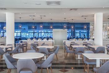 Anastasia Hotel(.)