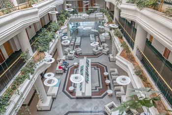 Anastasia Hotel(.)