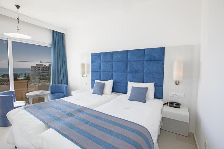 Hotel Odessa(.)