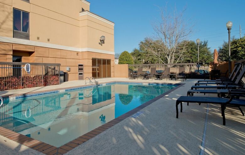 Hotel Comfort Suites Starkville