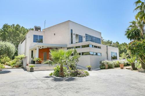 Villa Bay Blue, By Priority