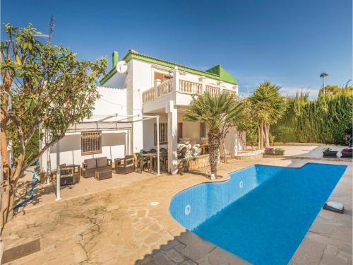 Six-bedroom Holiday Home In Calafat