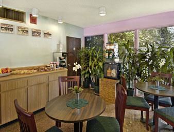 Motel Howard Johnson Express Inn Claremont