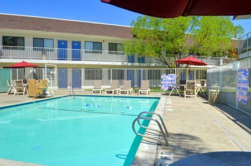 Motel 6 Gustine