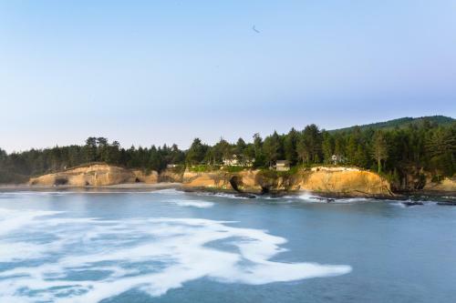 Hotel Whale Cove Inn