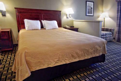 Hotel Econolodge Inn & Suites
