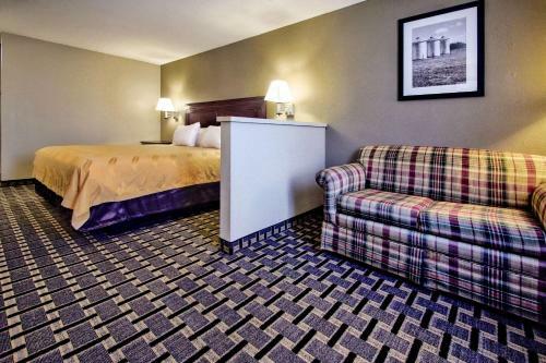 Hotel Econolodge Inn & Suites
