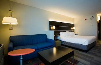 Holiday Inn Express Hotel & Suites Reading