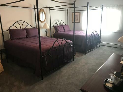 Longhouse Manor B&B