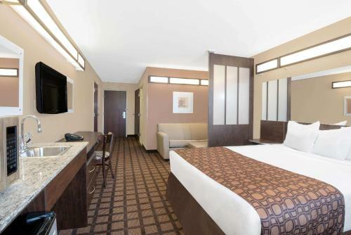 Hotel Microtel Inn & Suites