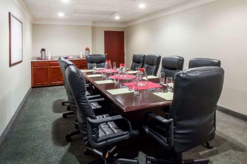 Hotel Best Western Plus Madisonville Inn