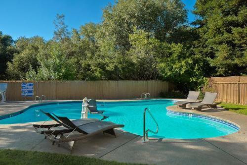 Motel Lake Natoma Inn