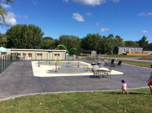 Hotel 2 Bedroom Cottage On Cherry Beach