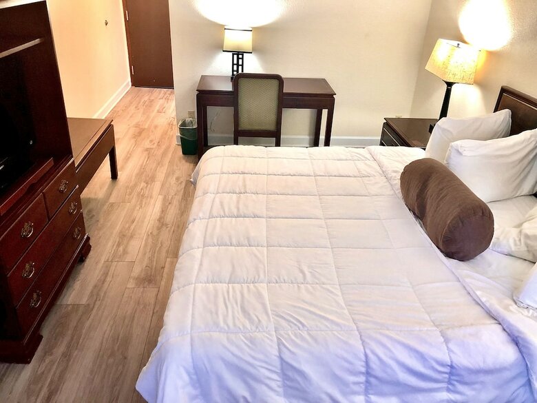 Hotel Bicentennial Inn