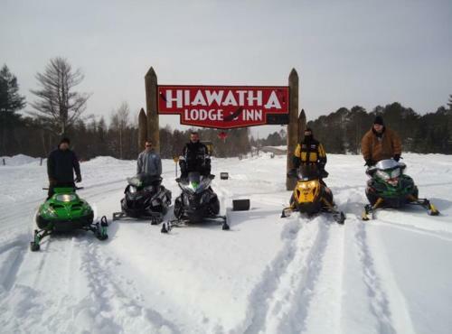 Hotel Hiawatha Lodge Inn