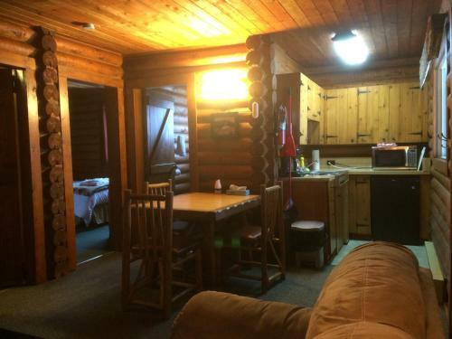 Hotel Bakers Narrows Lodge And Conference Center