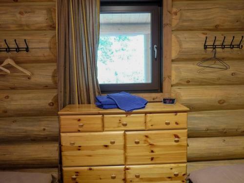 Beautiful Log Chalet Near Fernie, B.c.