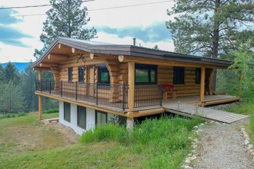 Beautiful Log Chalet Near Fernie, B.c.