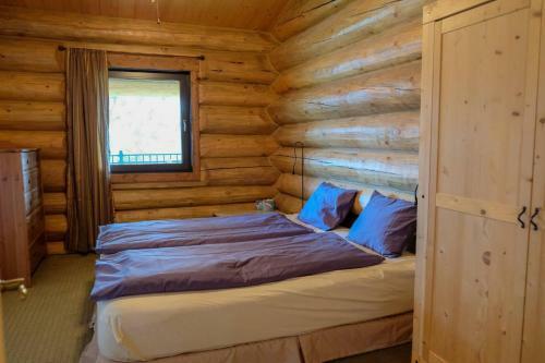 Beautiful Log Chalet Near Fernie, B.c.