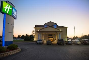 Holiday Inn Express Hotel & Suites Wauseon