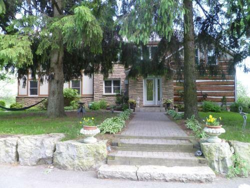 Bed & Breakfast Inn On The Moraine