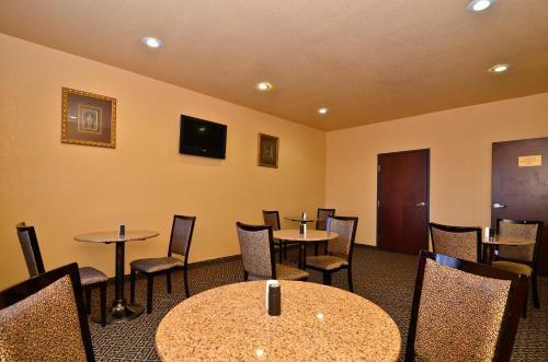 Hotel Hiway Inn Express Of Broken Bow