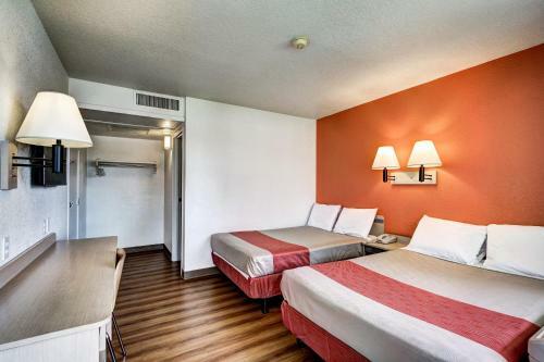 Motel 6 Wells