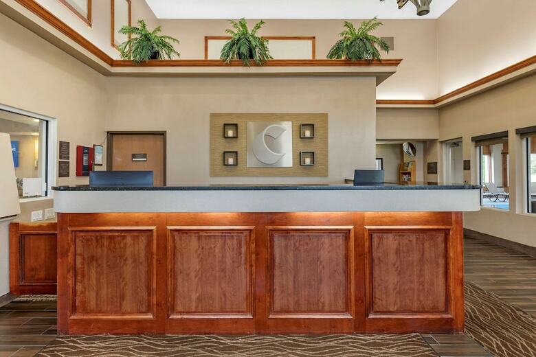 Hotel Comfort Inn & Suites Dimondale