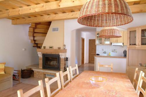 Dom?ek U Milana