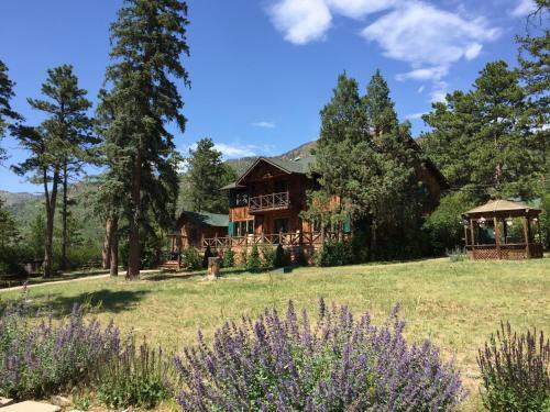 Hostal Rocky Mountain Lodge & Cabins