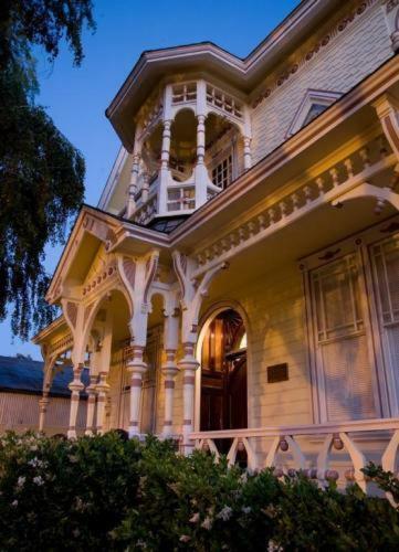 Bed & Breakfast Victorian Mansion At Los Alamos