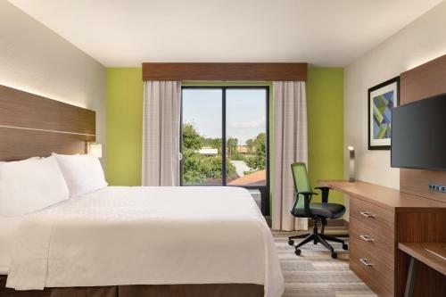 Holiday Inn Express Hotel & Suites Lavonia