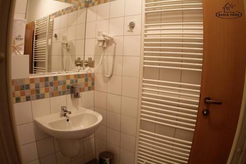 Hotel Penzion Saris Park