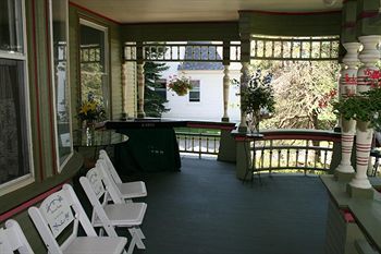 Estabrook House Bed And Breakfast
