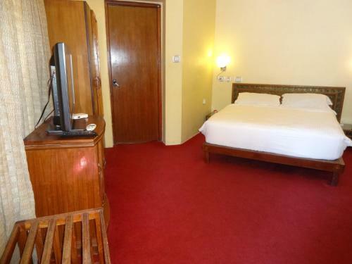 Hotel Deshadan Cliff & Beach Resort,varkala