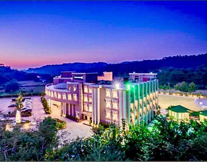Hotel Golden Tulip Chandigarh, Panchkula