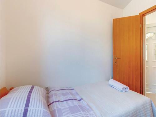 Two-bedroom Apartment In Porozina