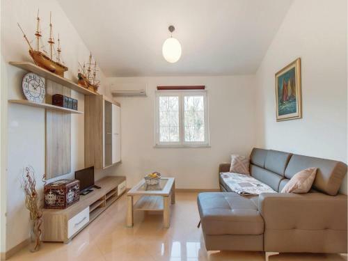Two-bedroom Apartment In Porozina