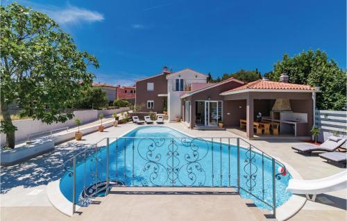 Five-bedroom Holiday Home In Medulin
