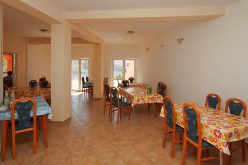 Hostal Triple Room Metajna 6487n