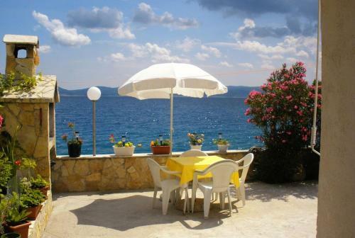 Apartments By The Sea Pisak (omis) - 10410